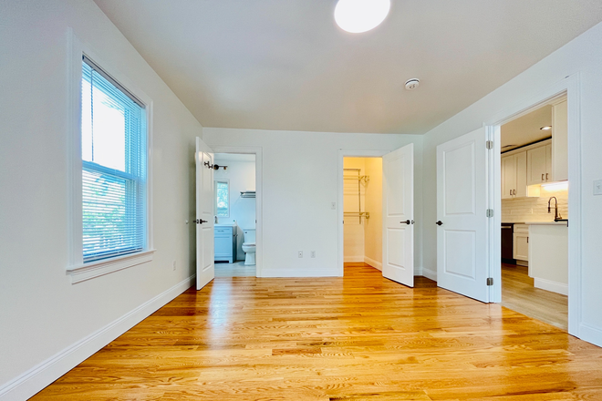 Bedroom - Master Bedroom with Ensuite Bathroom in a 2B/2B Renovated Apartment Davis Square