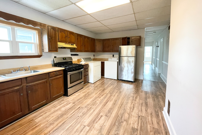 Kitchen - Spacious, Affordable 4 Bed Apartment