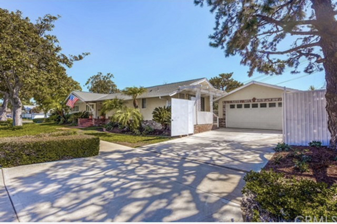 Private Gated Driveway - Hotel California, Home away from Home