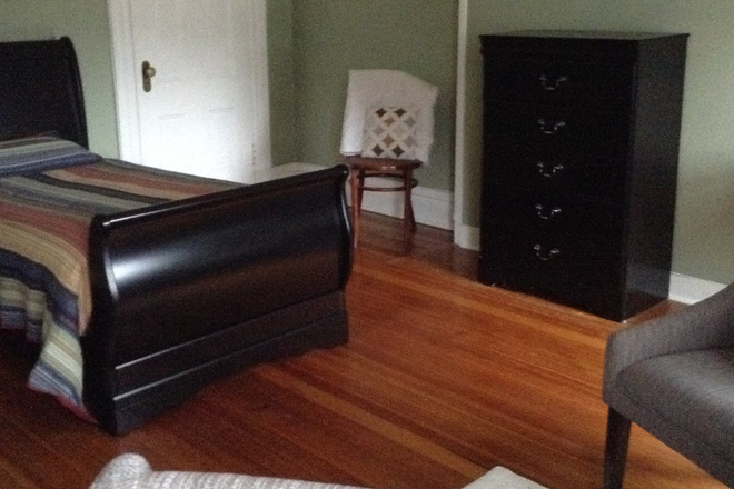 Leased bedroom note closet door - fully furnished bedroom, share home w/owner & 2 cats start 1/1/26
