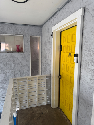 Door - SUBLEASE ON THE HILL - next to Chipotle
