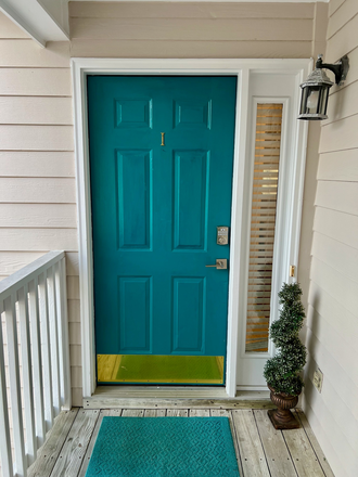 Front Entrance End Unit - 3 Bed 2 Bath Top Floor Condo near UNCW - Free WIFI - Close to Everything - Cape Cottages