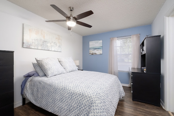 Bedroom - 4BR Sublet at Lexington Crossing Apartments