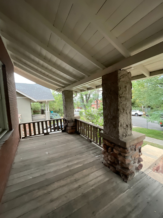Front porch - Spring Sublease on the Hill Near Campus