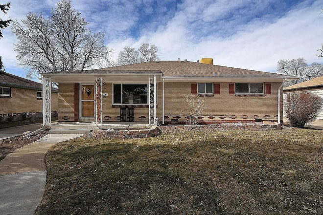 Front - Single Family with Yard Walking Distance to Anschutz - 3 Bed 1.5 Bath - Yard