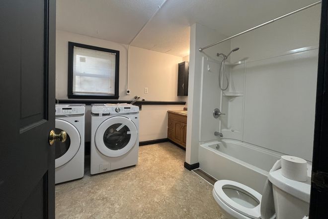 bethroom - House close to campus