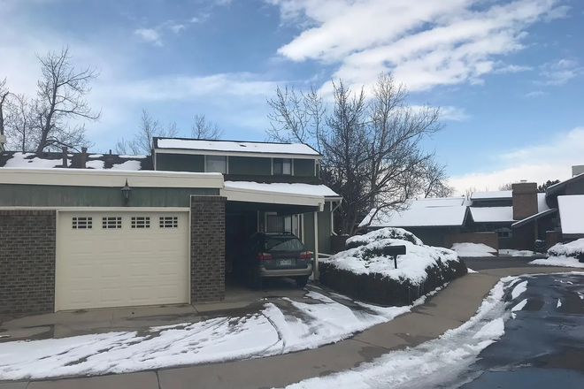 Large, convenient house - Big room with private bath in 4-bedroom house with 3 CU juniors