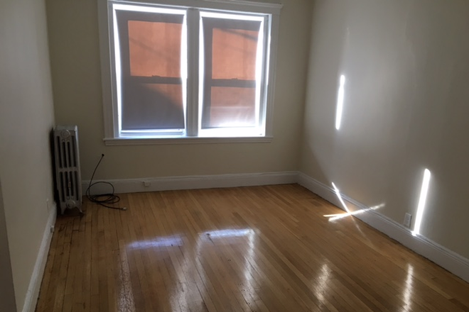 hubrealtyproperties.com - Large studio with renovated kitchen and dishwasher, in Brighton Apartments