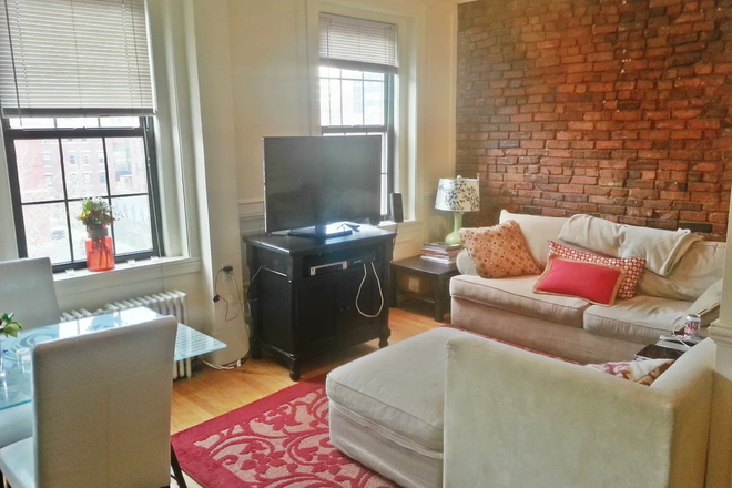 Living room - Apartment Across from MGH