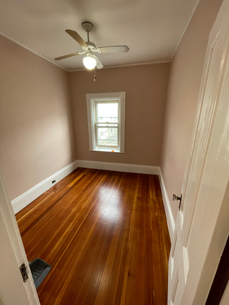 bedroom - 3/4 bed apartment close to Tufts campus and Green Line;  3 blocks to Gilman Sq stop, 1mile to Davis