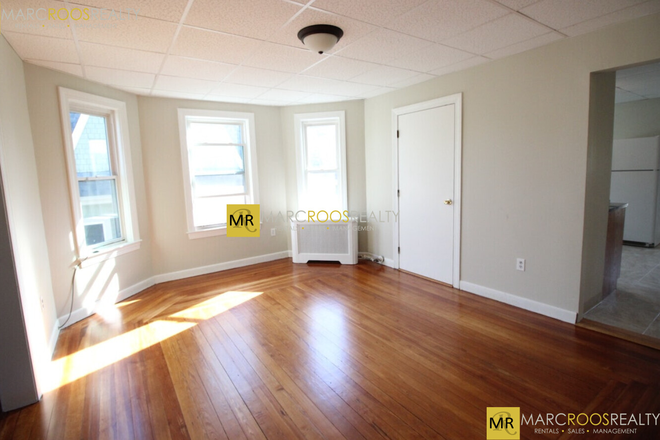 Call NOW for showings! 617-236-8600 - DOW ST - *6/1/2026* TOP 2 FLR DUPLEX 5BR W/ 2 BATH, 3 DECKS, TNDM PRKNG, EIK, DW, LNDRY IN BLDNG! Apartments