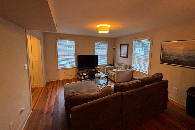 Living area 2 - Room near Hampton Park (just off Rutledge, <10 minutes to MUSC by bike) Duplex