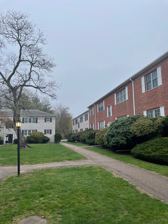 entrance - Great Deal: Roommates Wanted for 3B2B near Boston College Condo