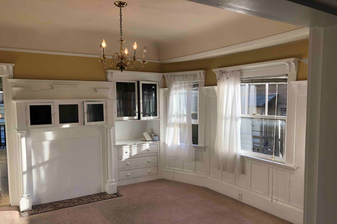 Dining room - Two Bedroom Spacious Garden Apt near Cal, Ashby BART & Berkeley Bowl