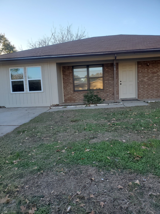 705 Jannie St. - 705 Jannie St. 3 bedroom/2 bath house 2mi from UNT, 1 mi fromTWU