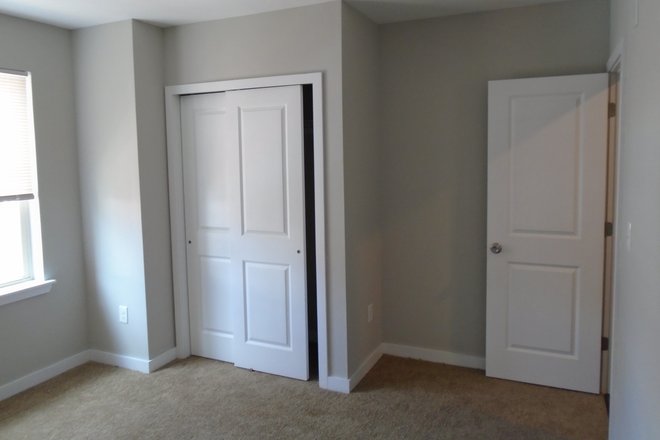 Bedroom - Temple Villas - 1805 Bouvier St Apartments