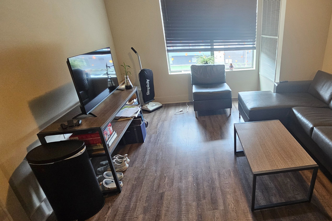 Living Room - Lease Takeover - Skyvue