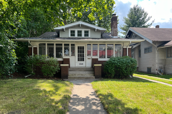 Front of home - Spacious 4 Bedroom home minutes to campus