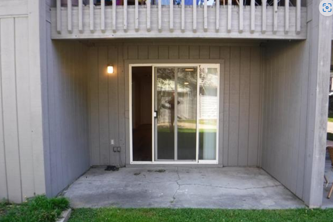 Patio - College Place 2b/2b with parking and in unit laundry Condo