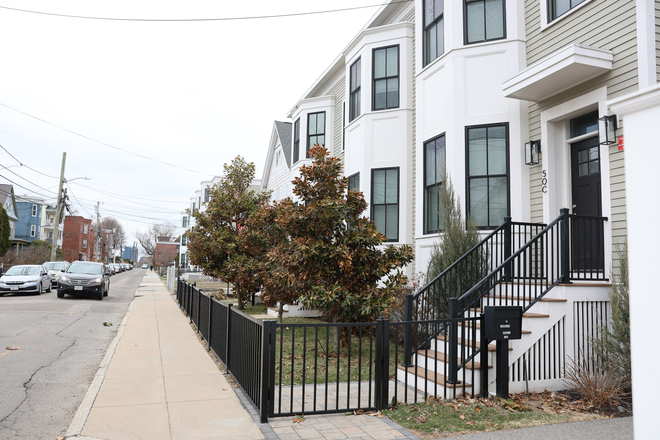 Fence Entrance - 50 Waverly Townhome Residence