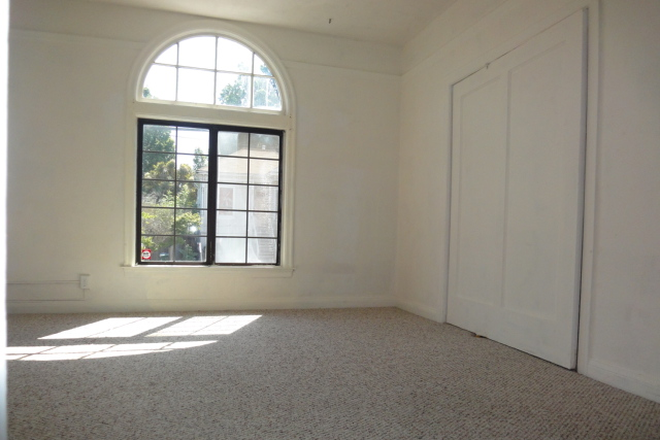 living room - NORTH WEST, LARGE REMODELD STUDIO ,  GRANITE COUNTER TOP FULL KITCHEN, FULL BATH,   LARGE WINDOWS Apartments