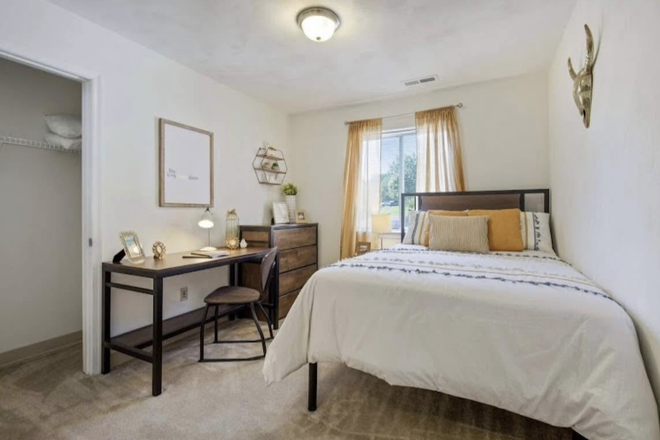 Bedroom - Looking for female roommate to take over my lease at Arcadia for the 25-26 school year! Apartments