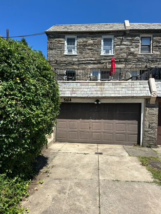 Driveway in back of house - Large House close to SJU