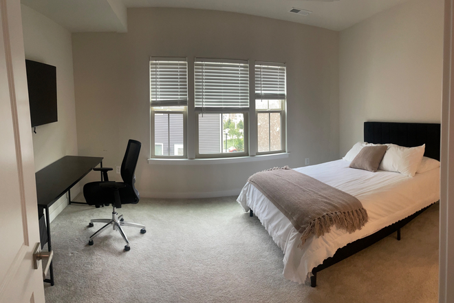 Master bed 1 - Semester, school year, yearly lease for master bedroom with private bath Townhome