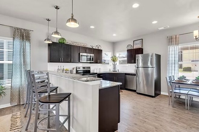 Kitchen Area - DISCOUNTED COLLEGE TOWN LEASE Apartments