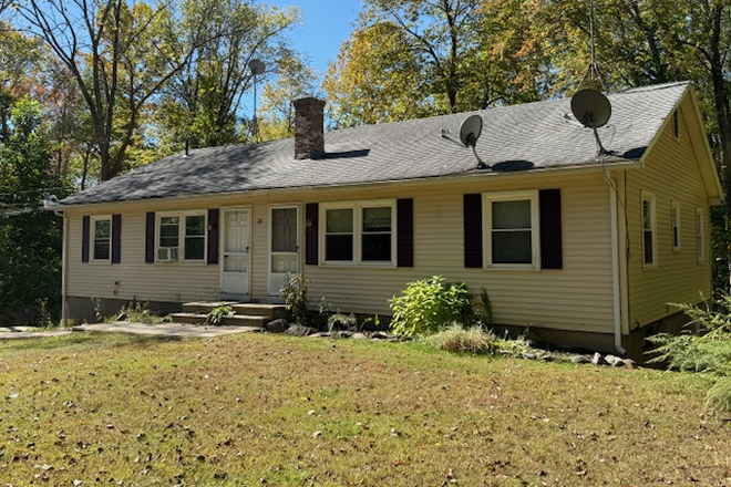 Exterior - 38 Maple St. Apt. #1, Belchertown, Ma. - 2BR H&HW Included!