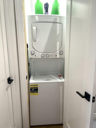 Laundry - Apartment 3 Minute Walk from Green Line