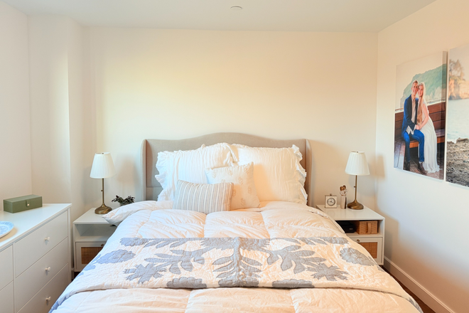 Bedroom 1 - Entire 1.5 Bed at Harvard – Furnished, Bright, Top floor, Views, Gym – 3-Month Sublet Apartments