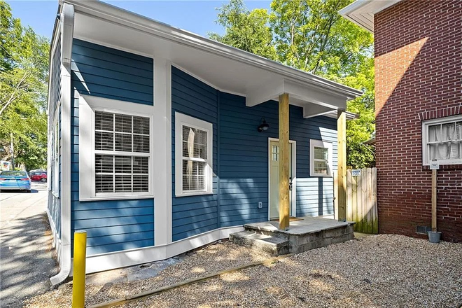 Adorable carriage house - Carriage House Studio in the Heart of L5P and Inman Park, Fully furnished, Parking Included