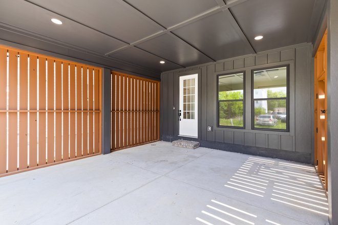Covered carport, fits 2 cars - Beech Ave close to campus House