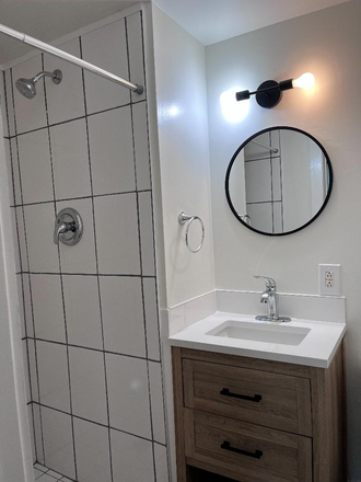 master bath - Renovated 3BR/2BA Walk to Campus - Parking Included Duplex