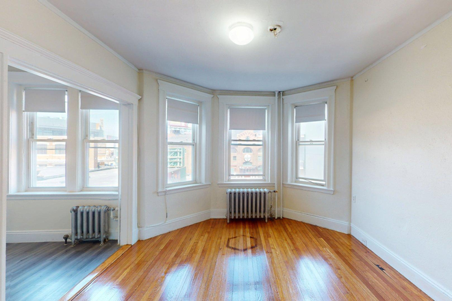 Call NOW for showings! 617-236-8550 - BOYLSTON ST - *NO FEE* CUTE CHARMING BAY FRONT ALCOVE STUDIO *AVAIL NOW* W/ LNDRY IN BLDNG, H&HW INC Apartments