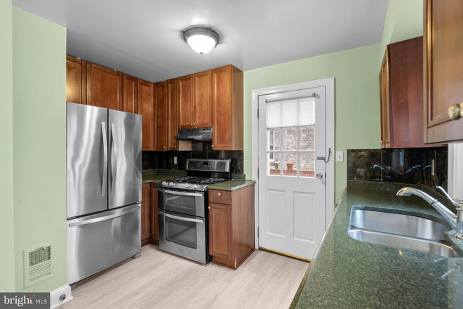 Kitchen - University Blvd - Room available House