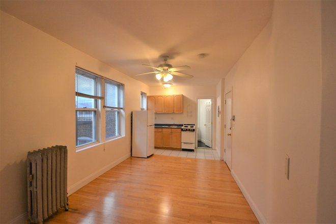 Living area - Affordable & Spacious studio on Symphony Rd! h&hw incl! Avail 9/1