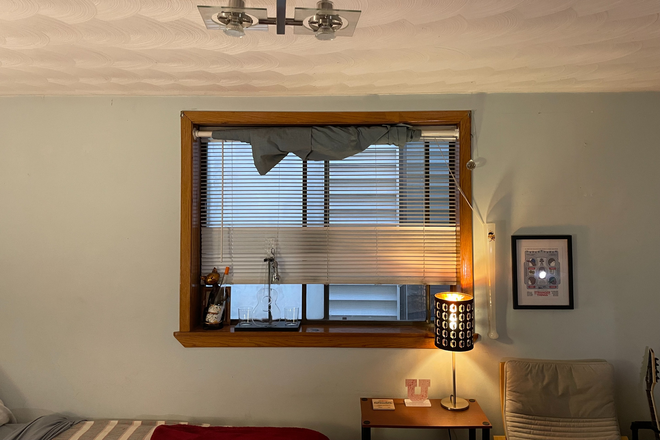 window - Aug 15th - Cute One-Bedroom in Large Split-Floor Home (9 Seckel St. APT 1)