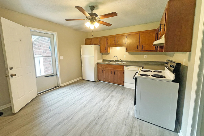 kitchen 1 - 2-BR Apartment in Brick Duplex near I-24 and Veterans Parkway, $1,050