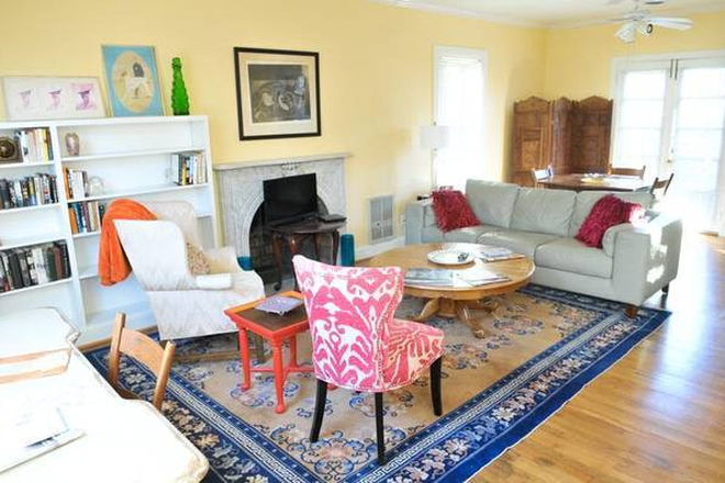 living room1 - Sunny Cottage in Hillsboro Village on 3/4 acre of trees, pond, garden. Short term or year-long lease House
