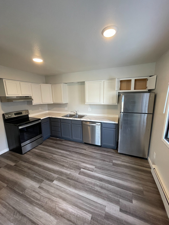 Kitchen - 25/26 - 5 blocks from campus free internet! Apartments