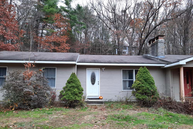 House - Room in House for rent, $650/month ALL UTILITIES AND PARKING INCLUDED. 6 min to bus 33