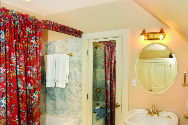 Bathroom - Sunnyledge on Fifth & Wilkins Apartments