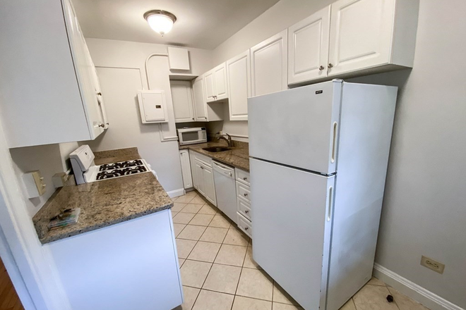 LIVING - 2 BED WITH HEAT AND HOT WATER INCLUDED! Apartments