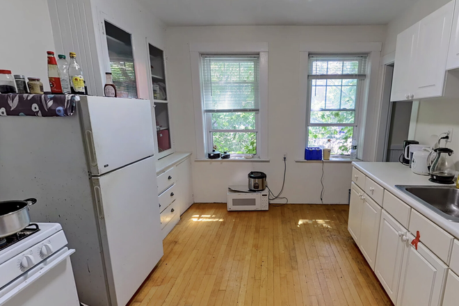 Kitchen - Spacious 2 bedroom in Cambridge! Apartments