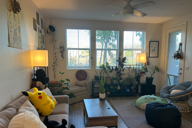 living room - Canyon Crest Trails Apartments