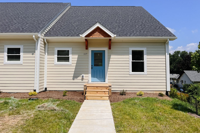  - Spacious Home Close to Virginia Tech