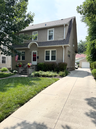 Front - Charming Dundee Home for Rent - Natural Light, Outdoor Space, and Timeless Comfort