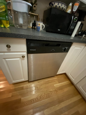 ! - NO FEE Large 4 bed right near BU Central. HT/HW incl, laundry, quality kitchen space (Ref#185329606) Apartments